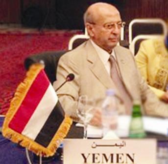 القربي أثناء مشاركته في الاجتماعات أمس